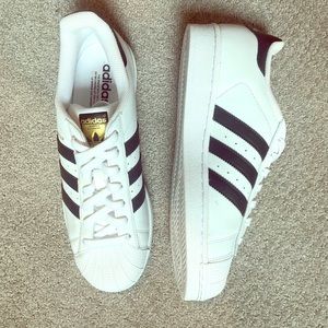 Women’s Size 9 Classic Adidas w/ Black Stripes